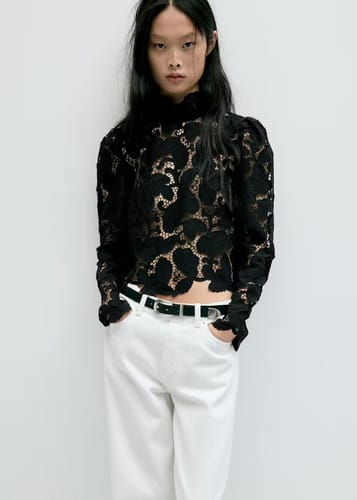 Guipure blouse with a tie neck